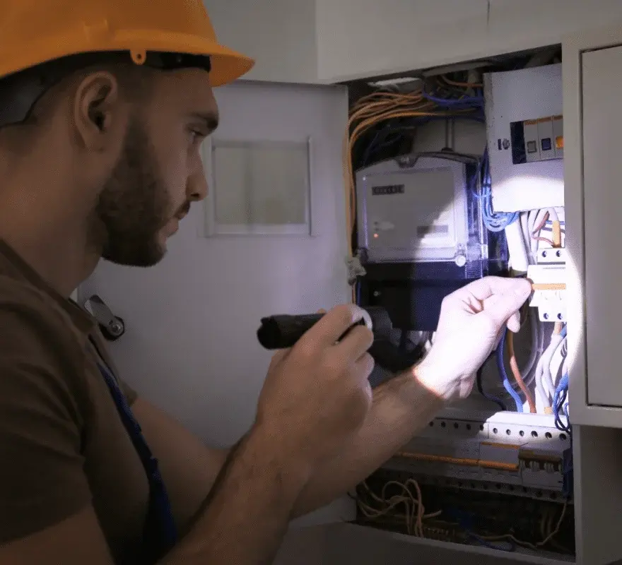 Électricien en intervention d'urgence à Nice