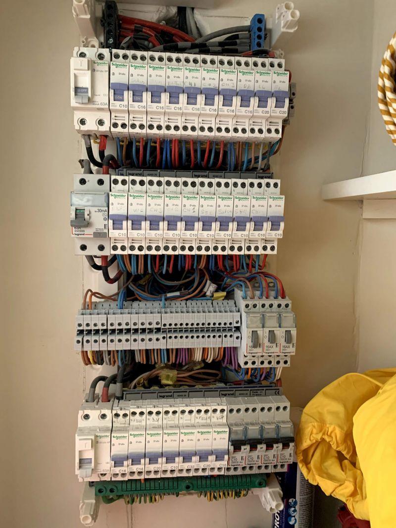 Installation de prise et tableau électrique à Nice